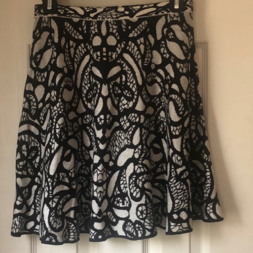 Women’s Black and white skirt